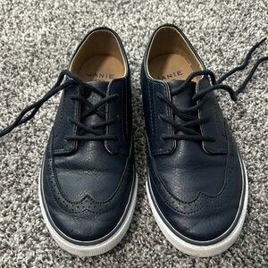 HOST PICK 💙 Janie & Jack Wingtip Leather Sneaker Size 1